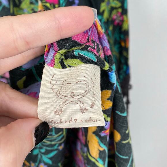 SPELL & The Gypsy Tassel Queen Kimono Black Dark Floral OS Bohemian Summer Pool - Picture 8 of 10